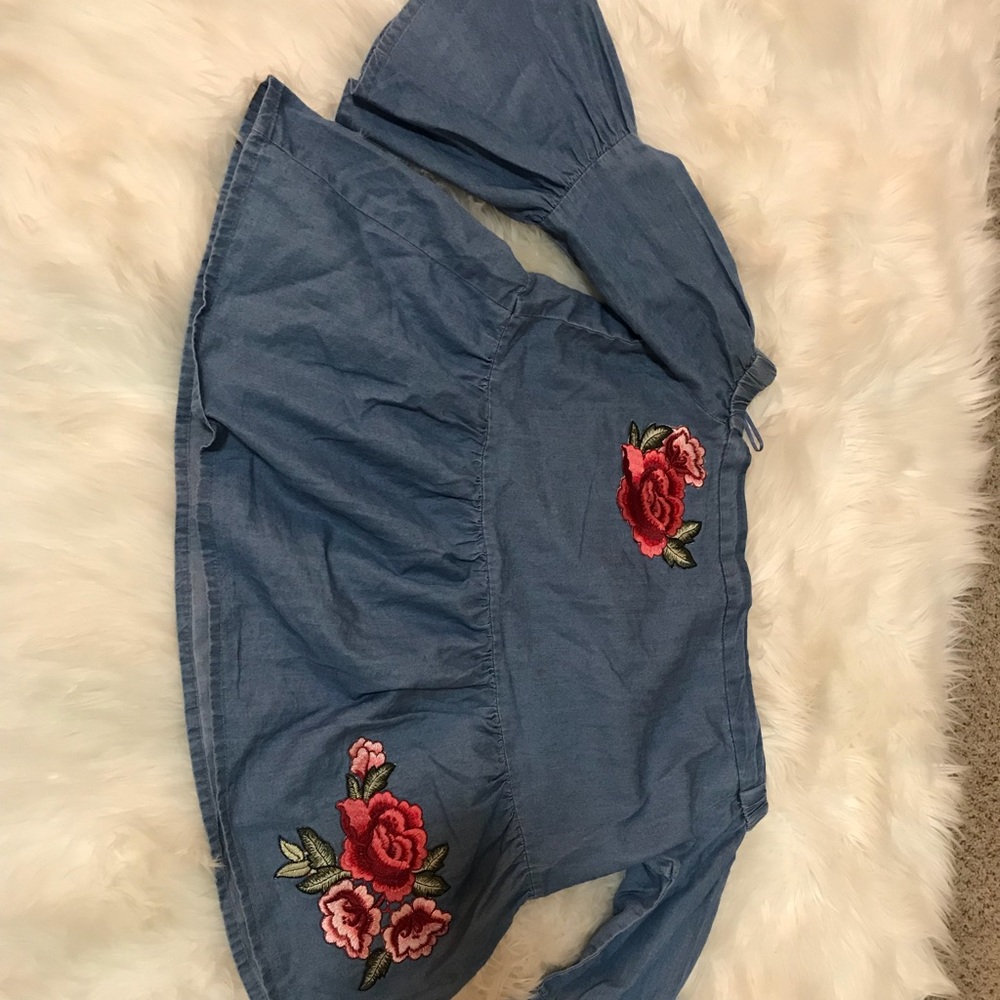 Flowy (jean style) top with roses